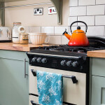Somerset-farmhouse-homemade-touches-kitchen-2-1-e1535980676529